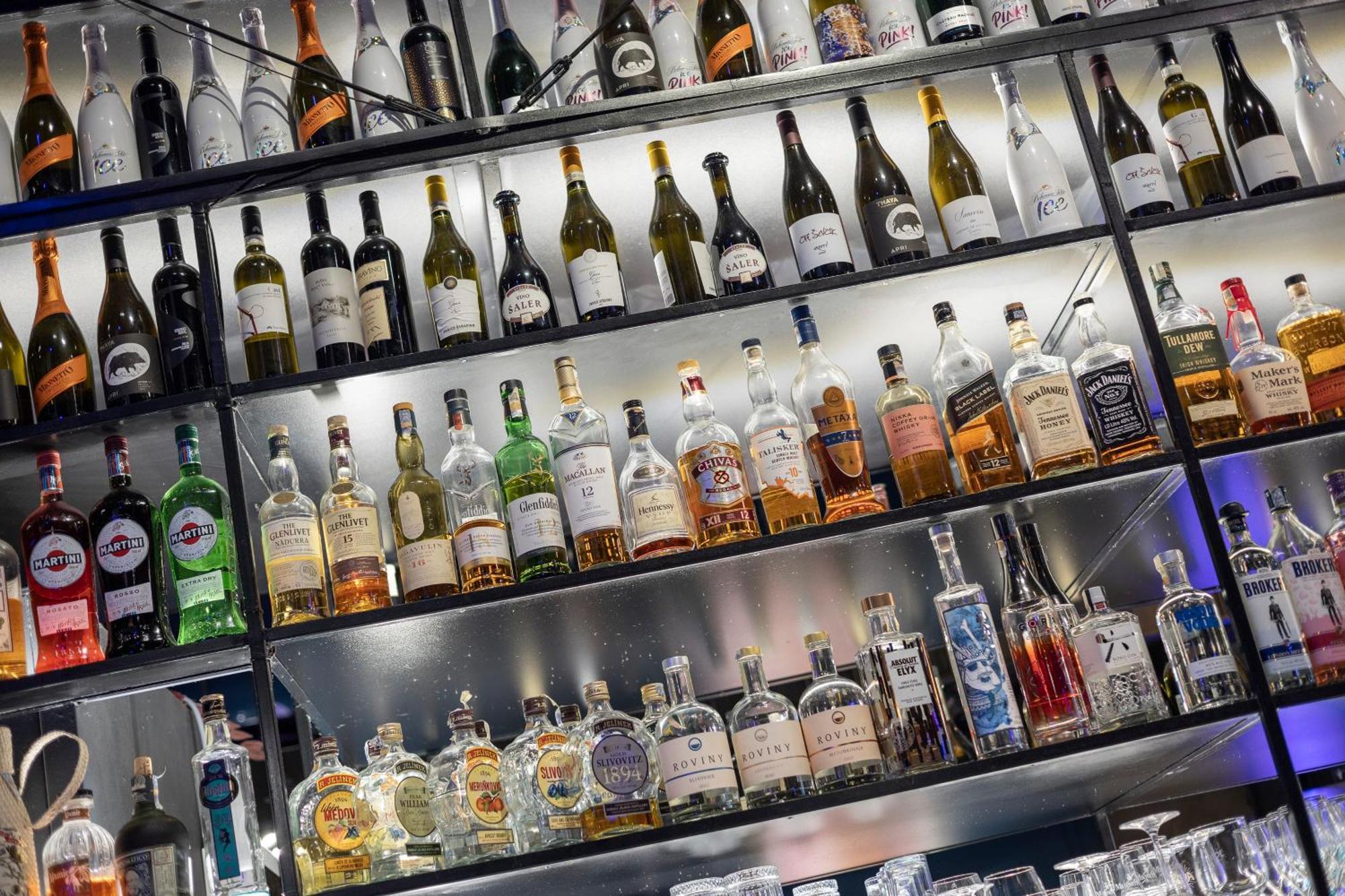 Pytloun Boutique Hotel Praga Exterior foto Alcoholic beverages